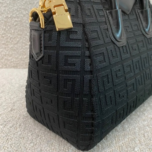 Authentic Givenchy Mini Antigona bag in 4G embroidered canvas black - Picture 3 of 15